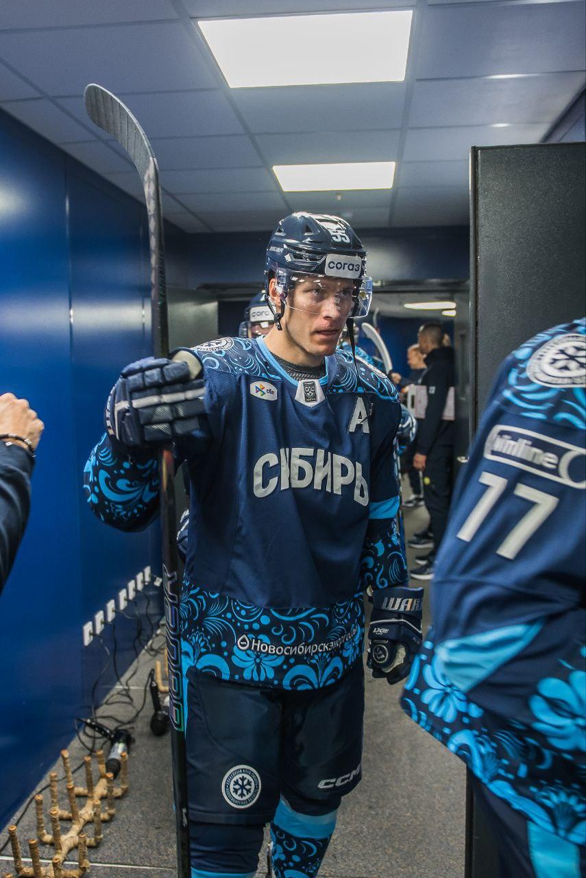 Фото Крики фанатов, тысячи зрителей и Ваня Дмитриенко. День Болельщика в Новосибирске – яркие кадры 10